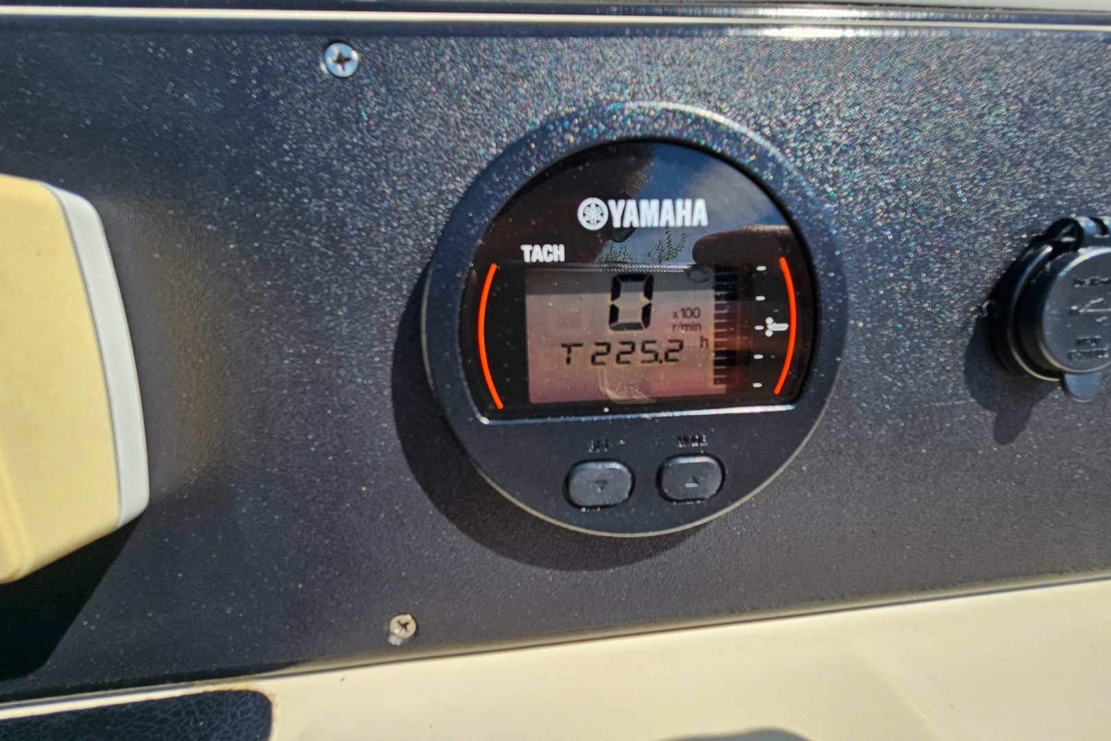 1990 Boston Whaler Outrage Cuddy