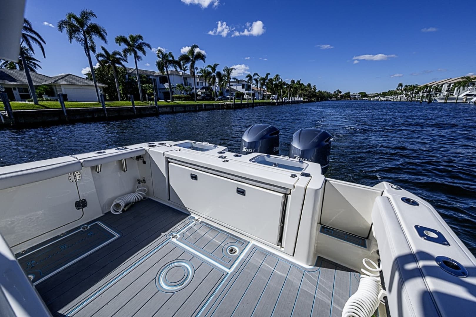 2021 Cobia 320 CC