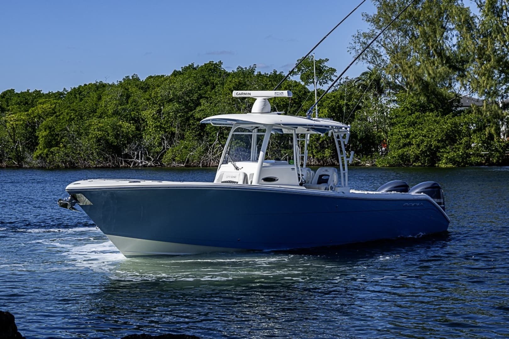 2021 Cobia 320 CC