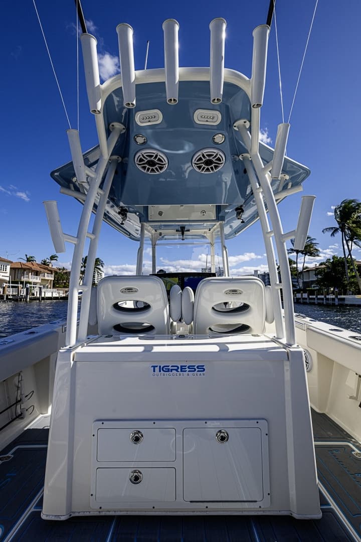 2021 Cobia 320 CC