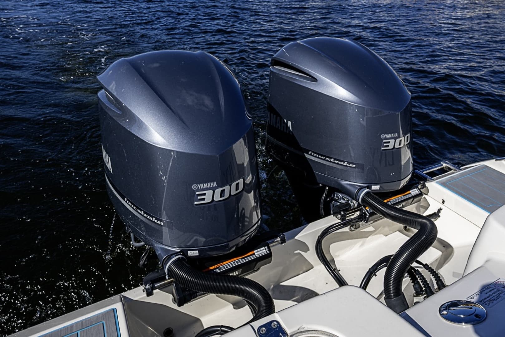 2021 Cobia 320 CC