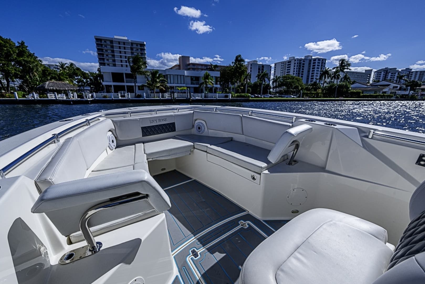 2021 Cobia 320 CC