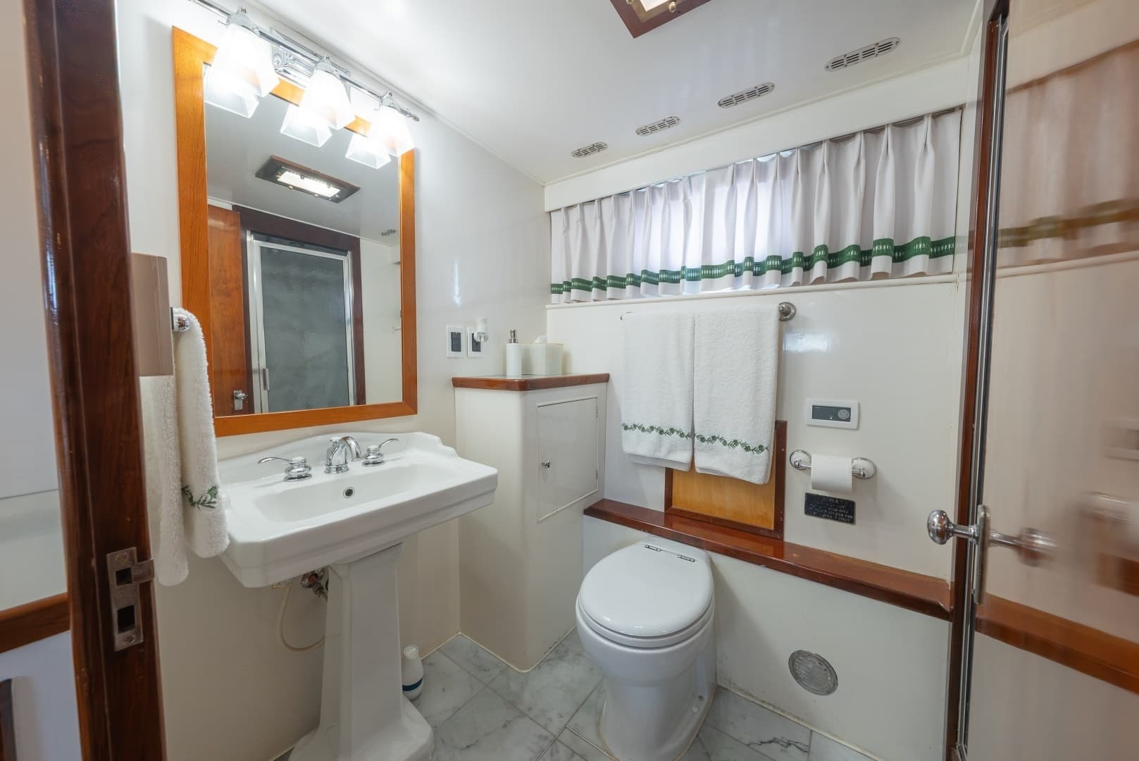 Ensuite Owner's Head