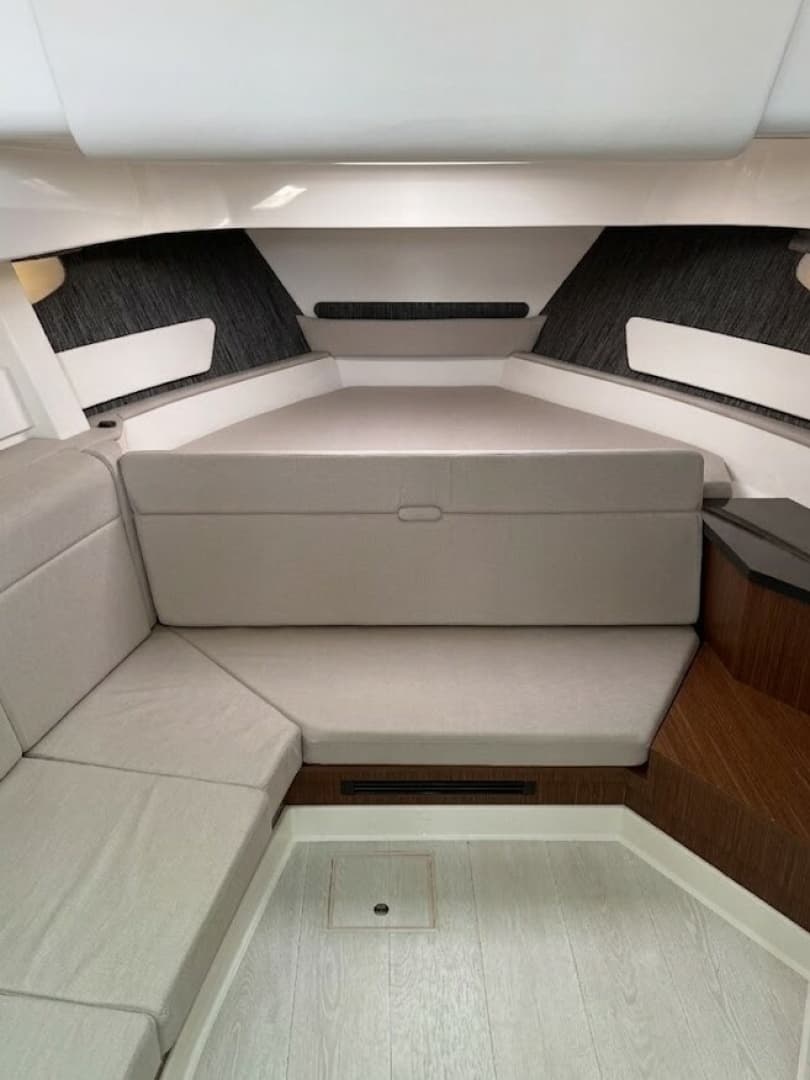2022 Sea Ray 370 Sundancer