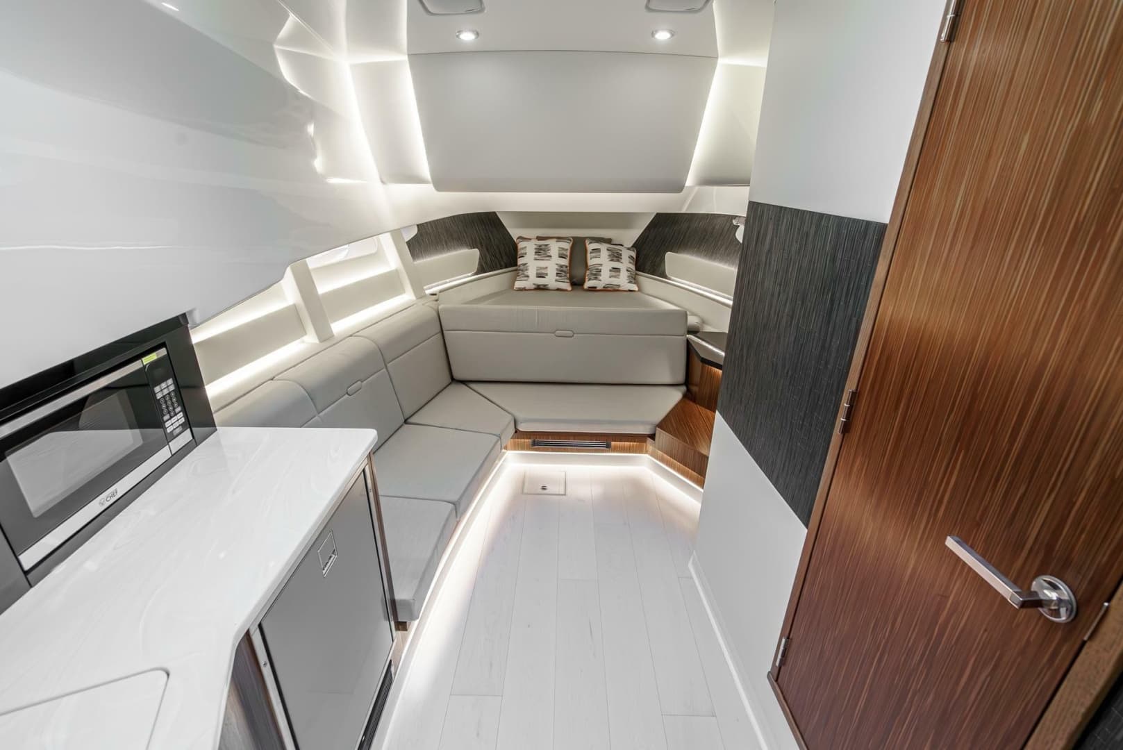 2022 Sea Ray 370 Sundancer