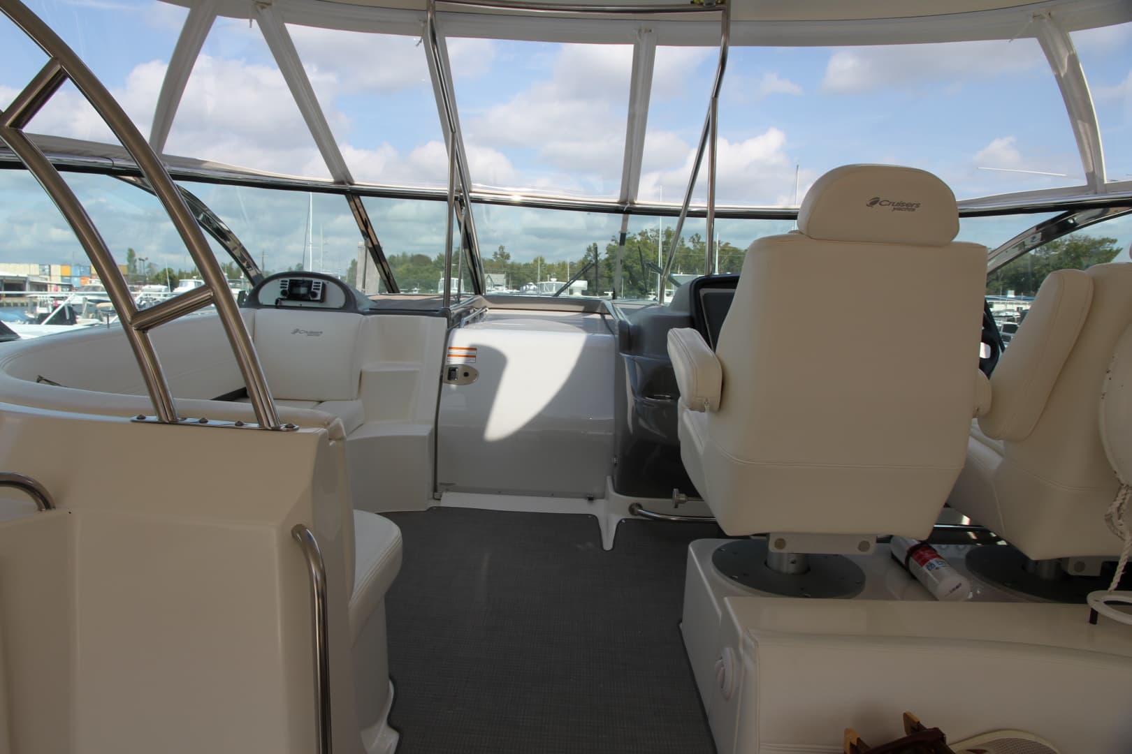2007 Cruisers Yachts 520 EXPRESS