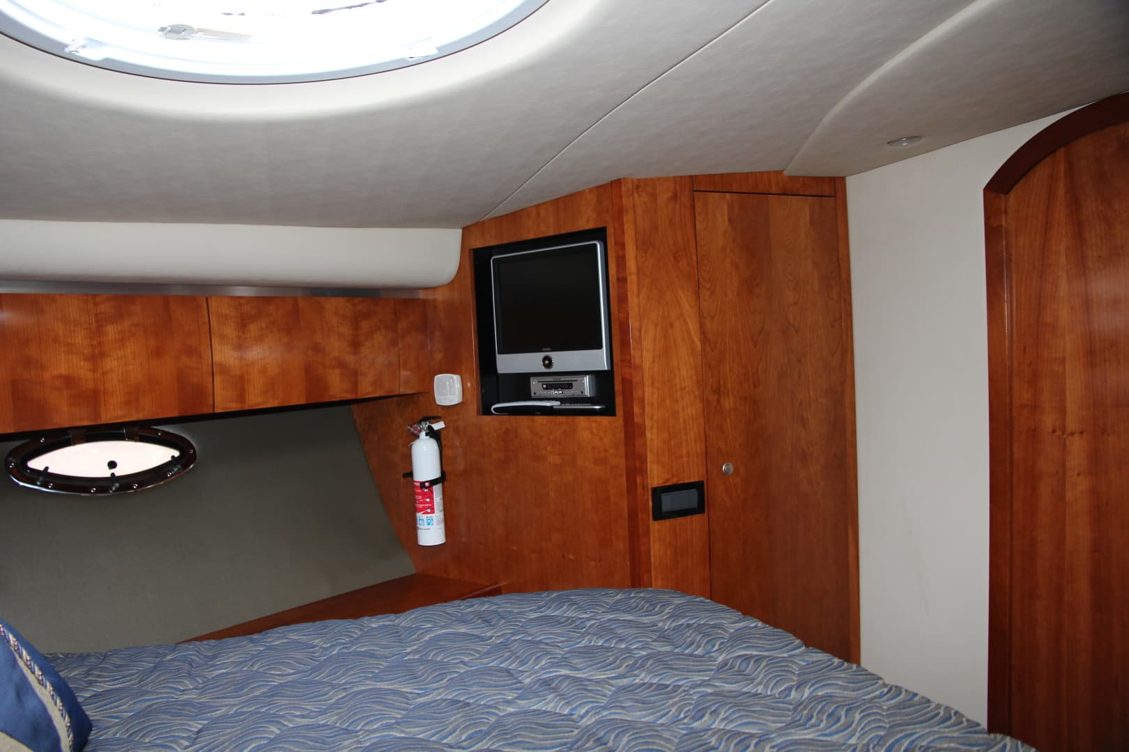 2007 Cruisers Yachts 520 EXPRESS