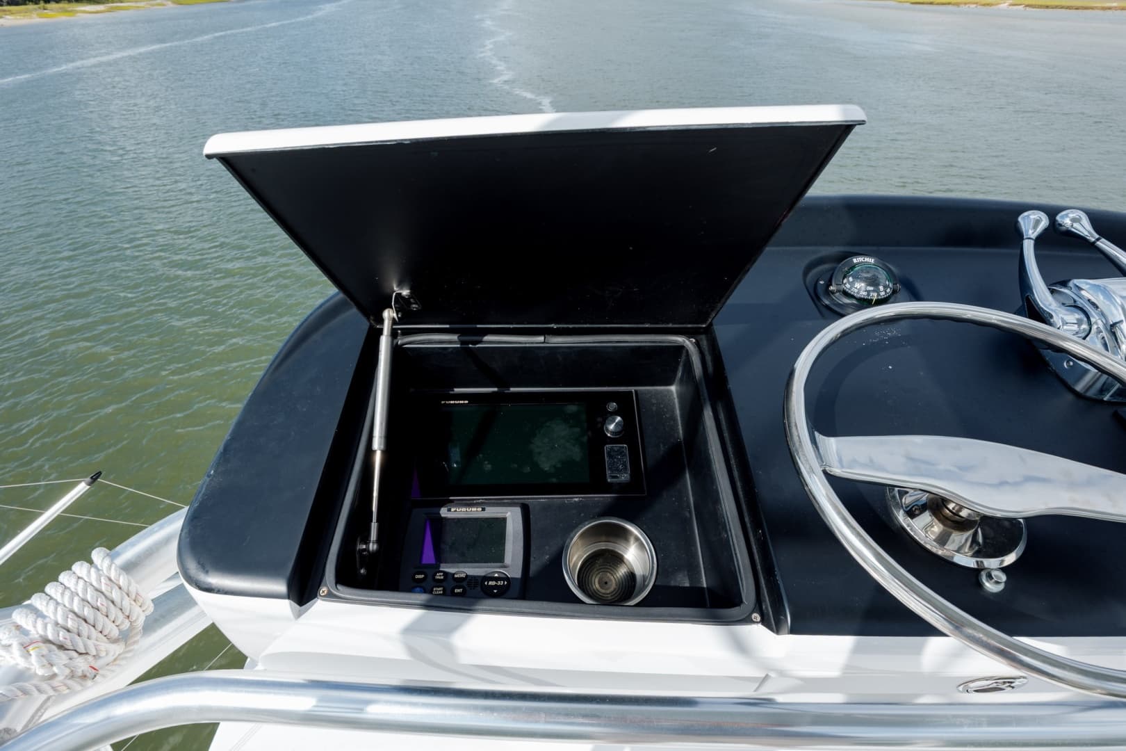 2015 Jarrett Bay Hardtop Express
