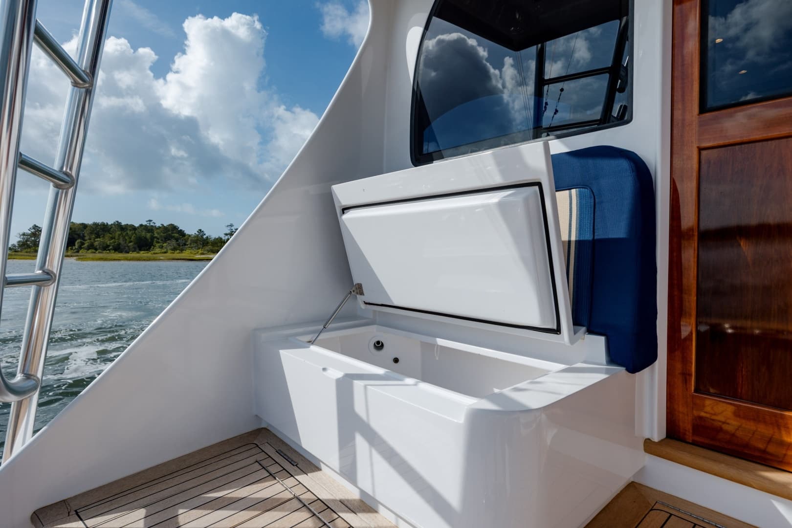 2015 Jarrett Bay Hardtop Express