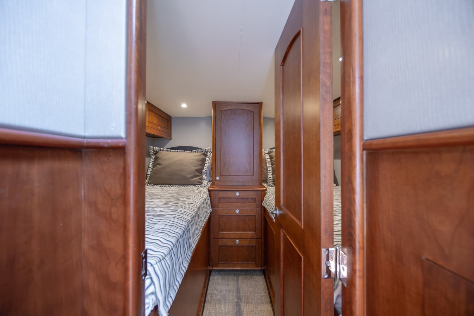 2015 Jarrett Bay Hardtop Express