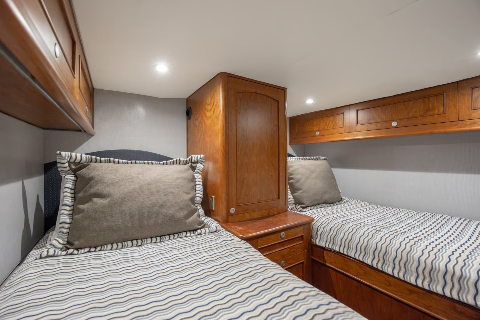 2015 Jarrett Bay Hardtop Express