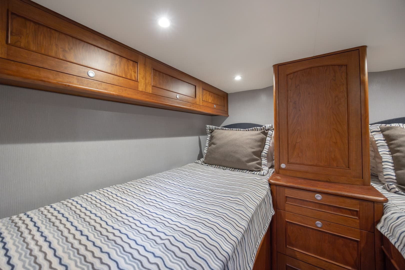 2015 Jarrett Bay Hardtop Express