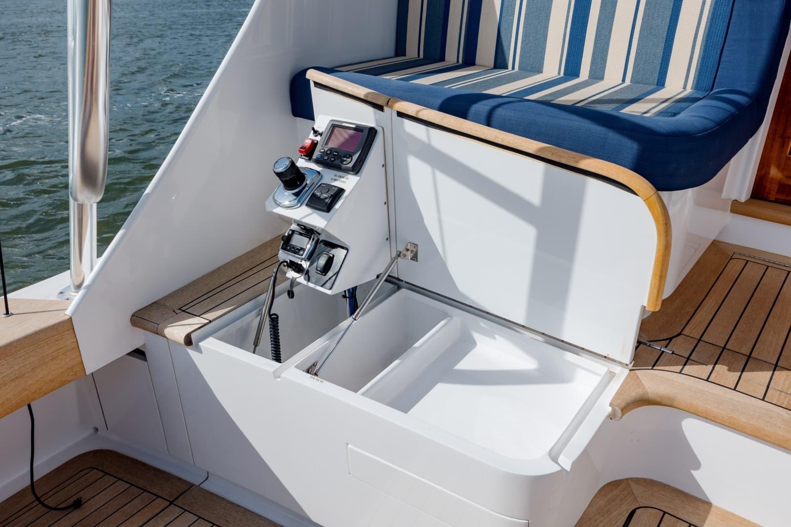 2015 Jarrett Bay Hardtop Express