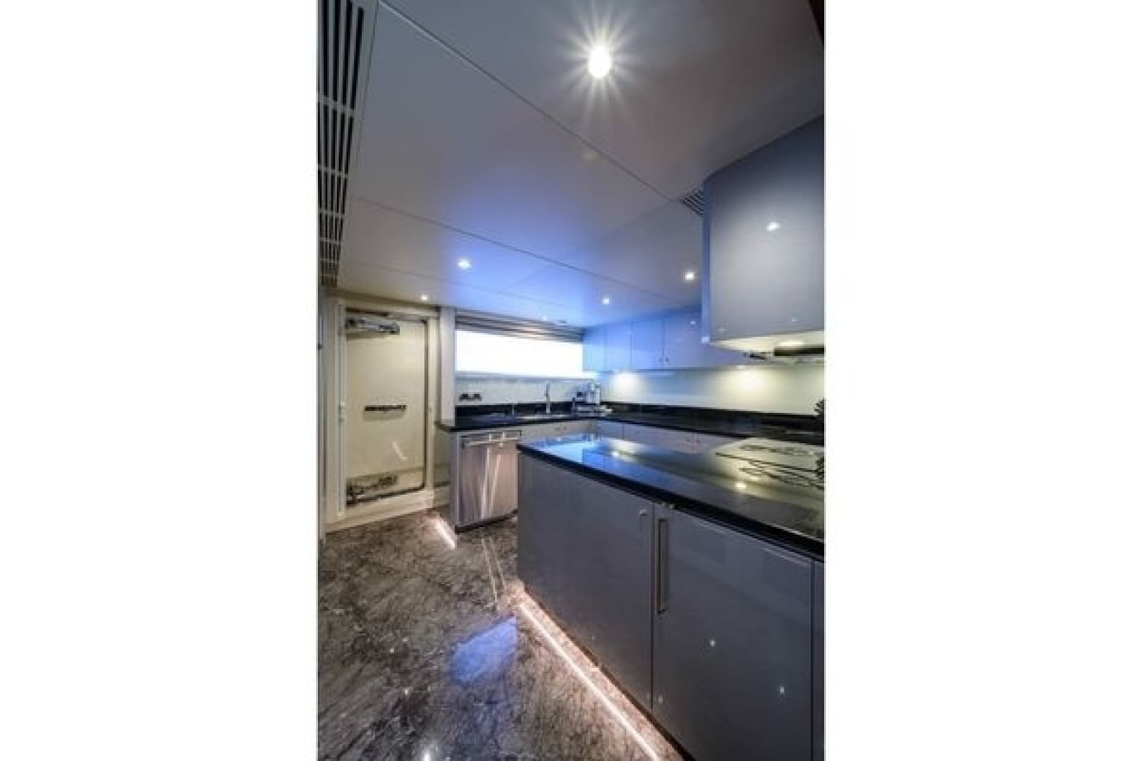 2019 Ocean Alexander Motoryacht 100