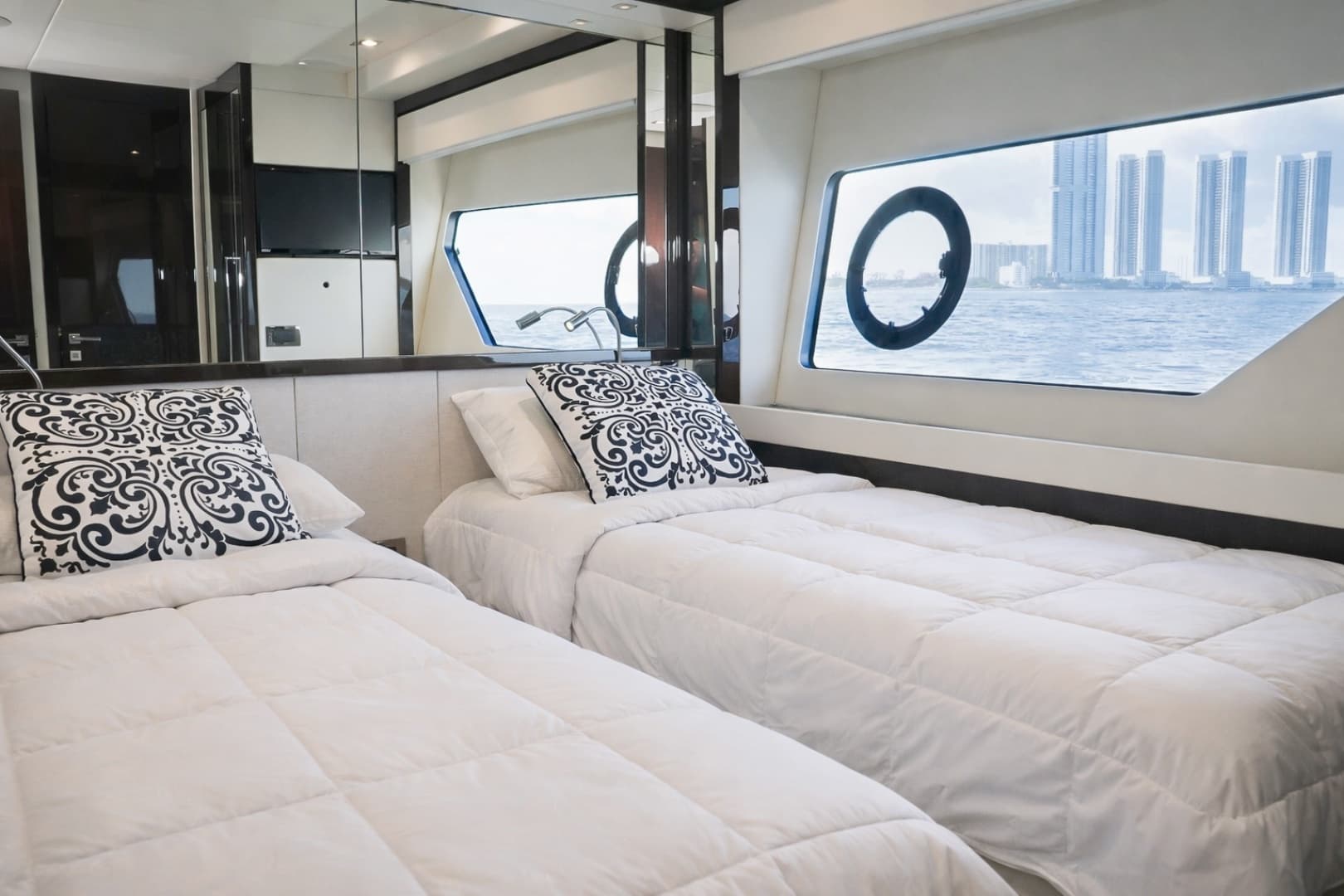 2019 Sunseeker 76 YACHT
