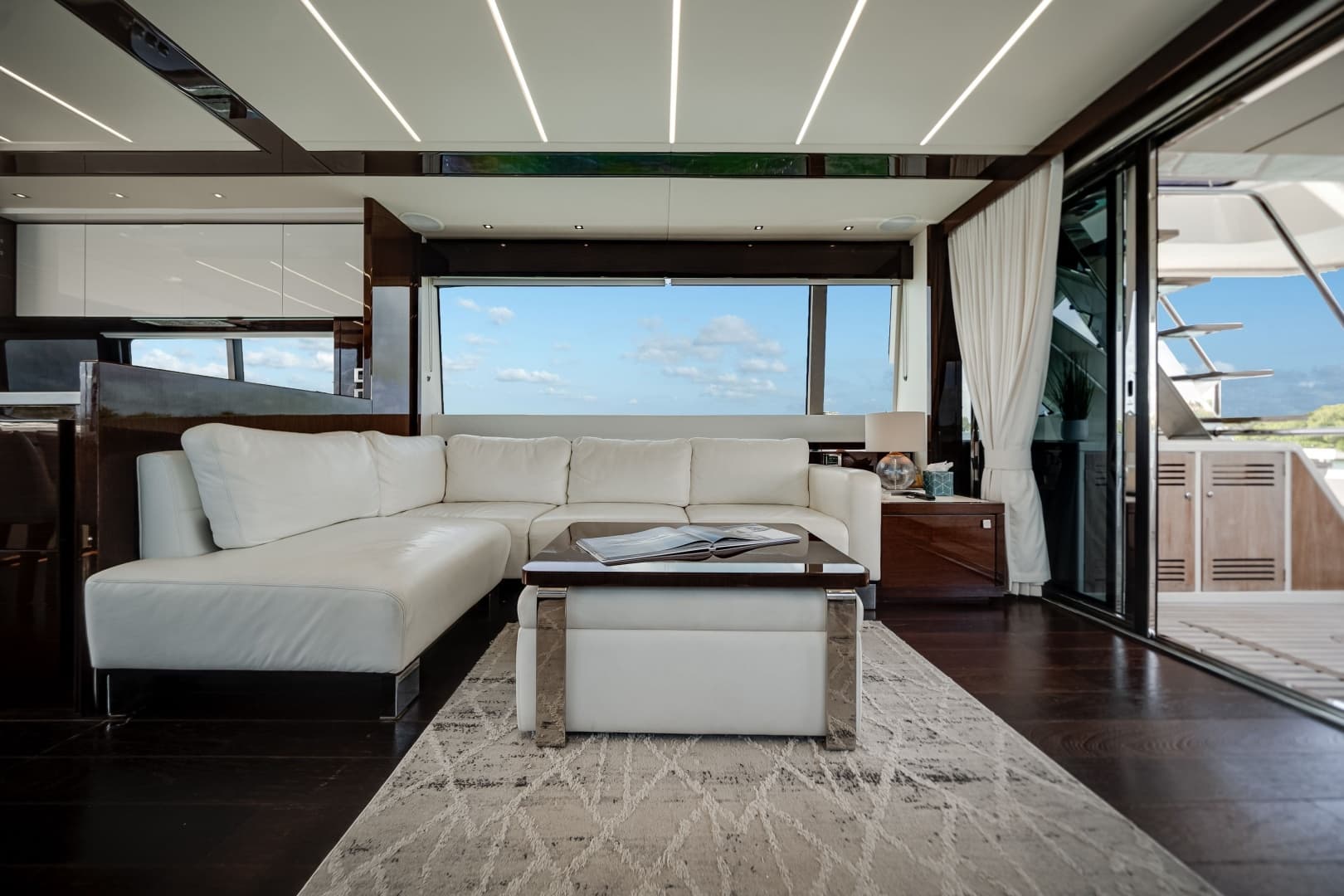 2019 Sunseeker 76 YACHT