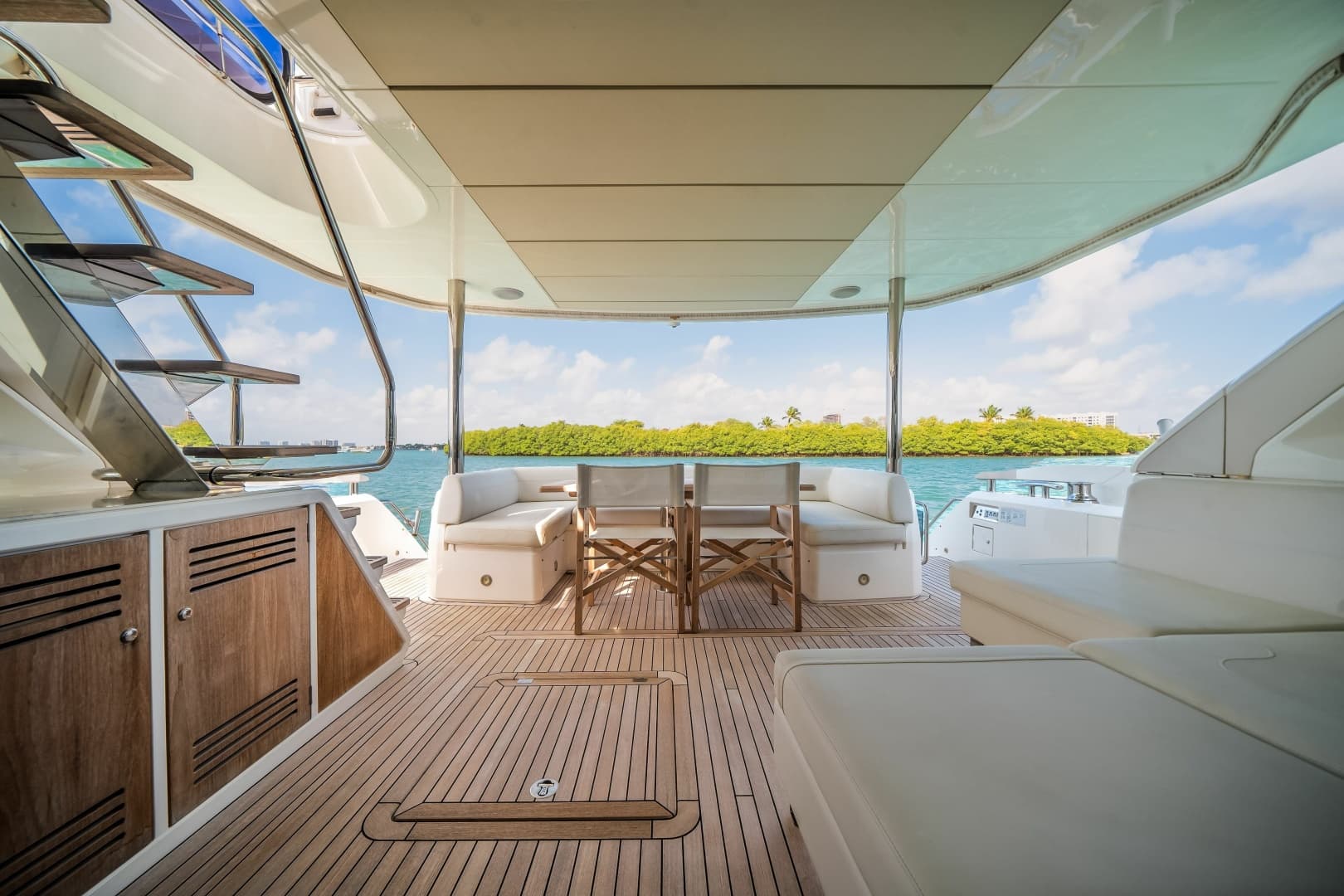 2019 Sunseeker 76 YACHT