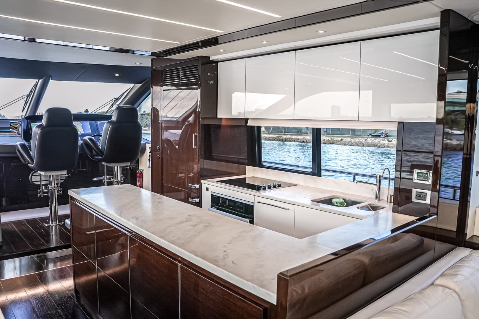 2019 Sunseeker 76 YACHT