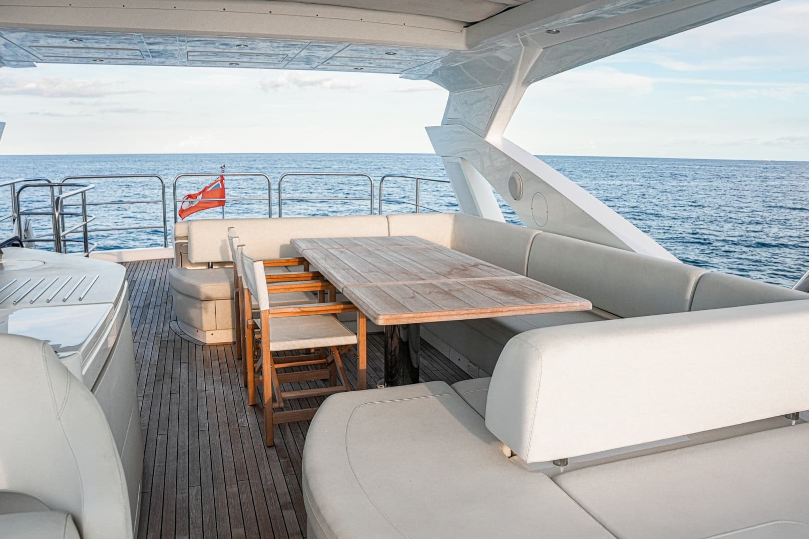 2019 Sunseeker 76 YACHT