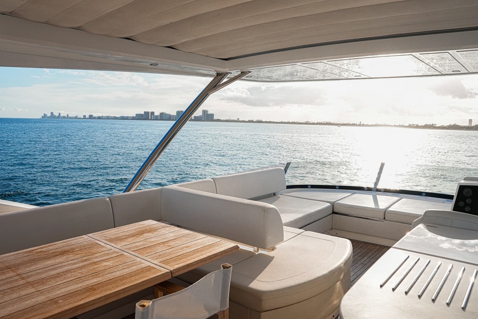2019 Sunseeker 76 YACHT