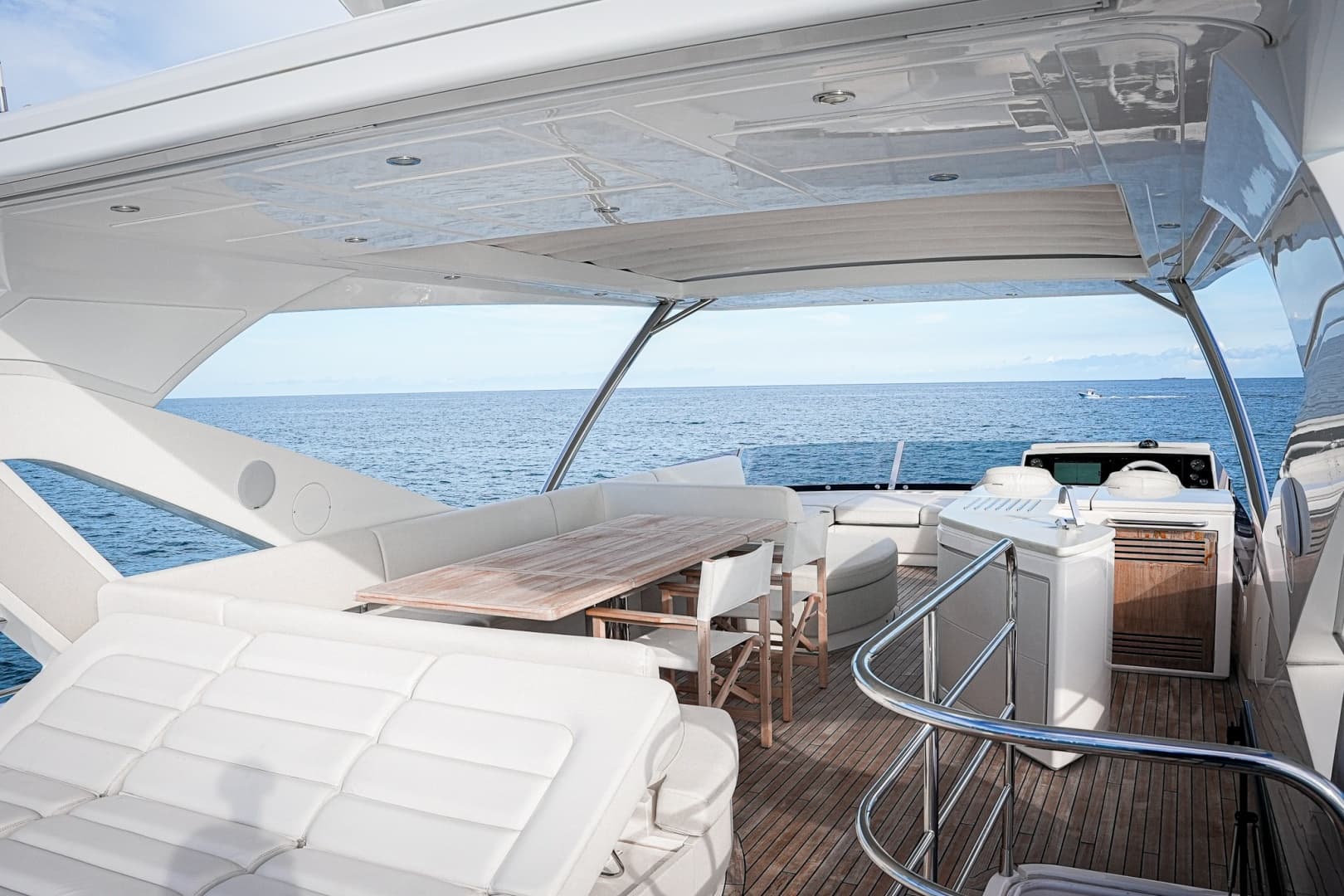 2019 Sunseeker 76 YACHT