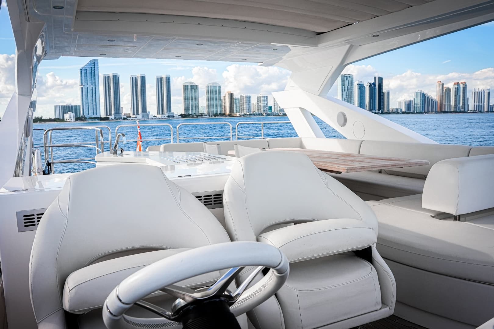 2019 Sunseeker 76 YACHT