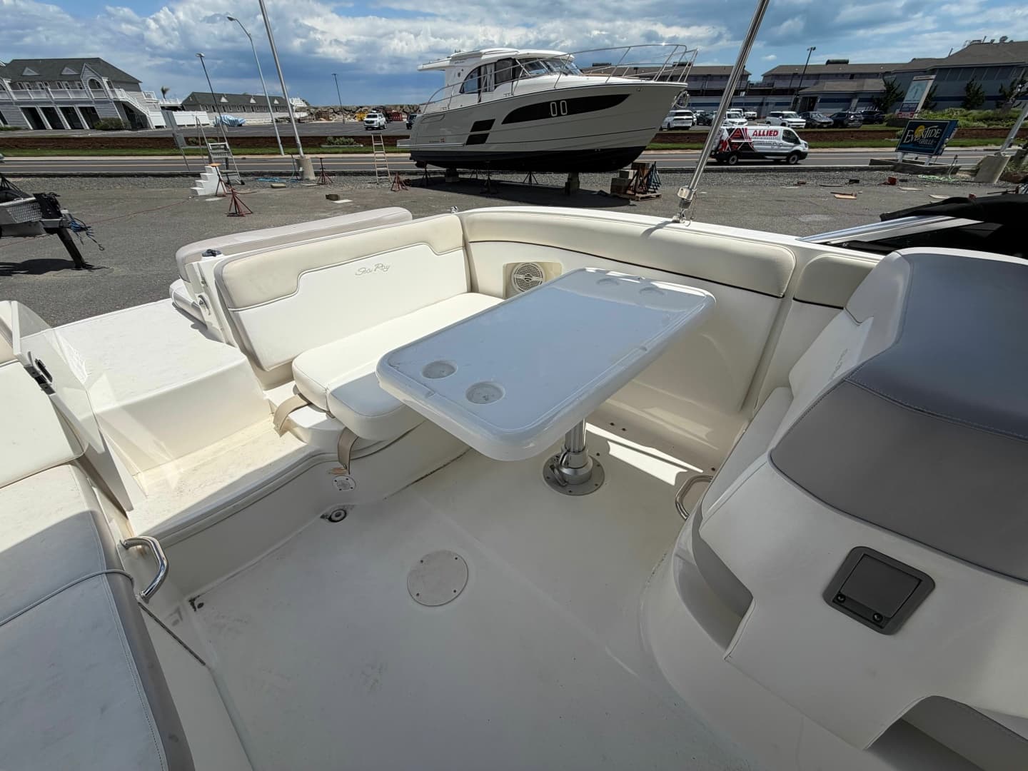 2013 Sea Ray 300 Sundeck