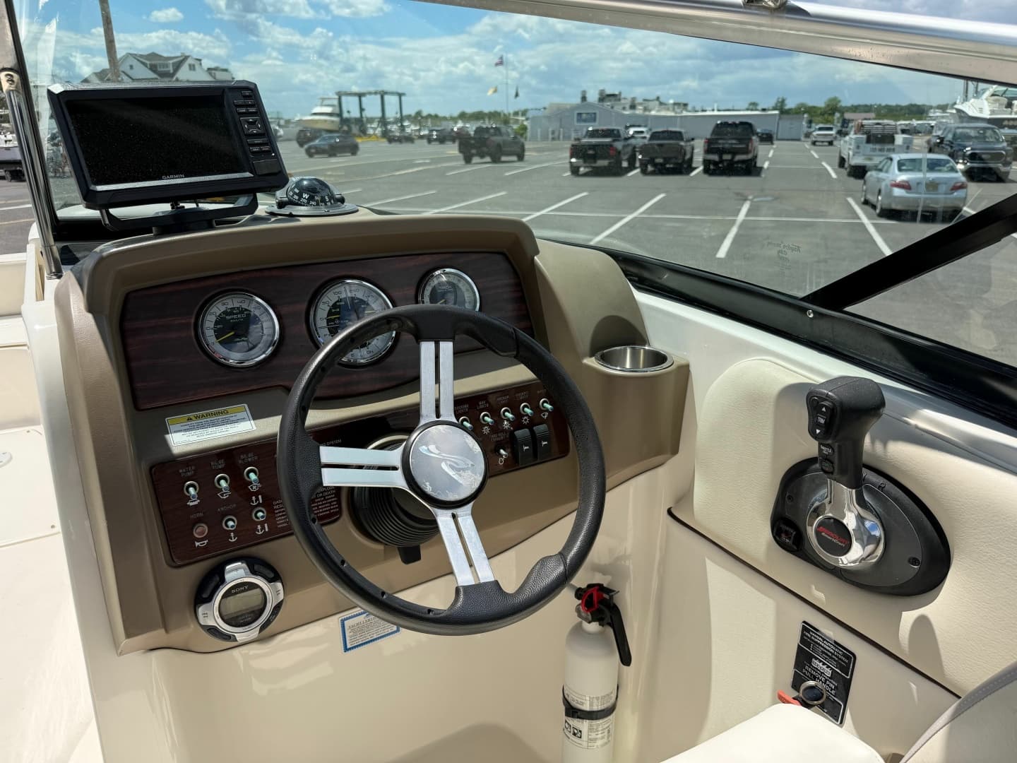 2013 Sea Ray 300 Sundeck