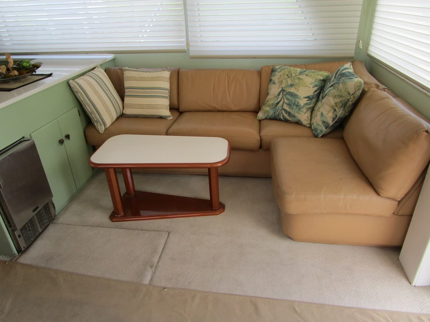 Salon Settee