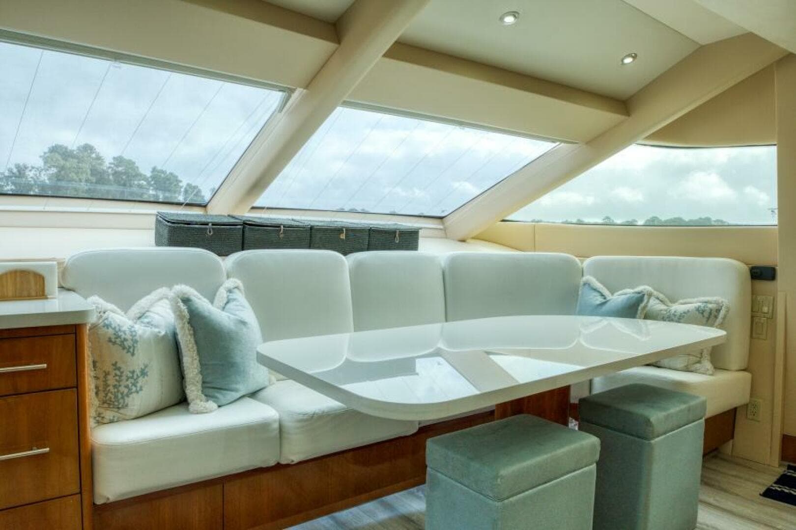 2007 Hatteras 80 Enclosed Bridge