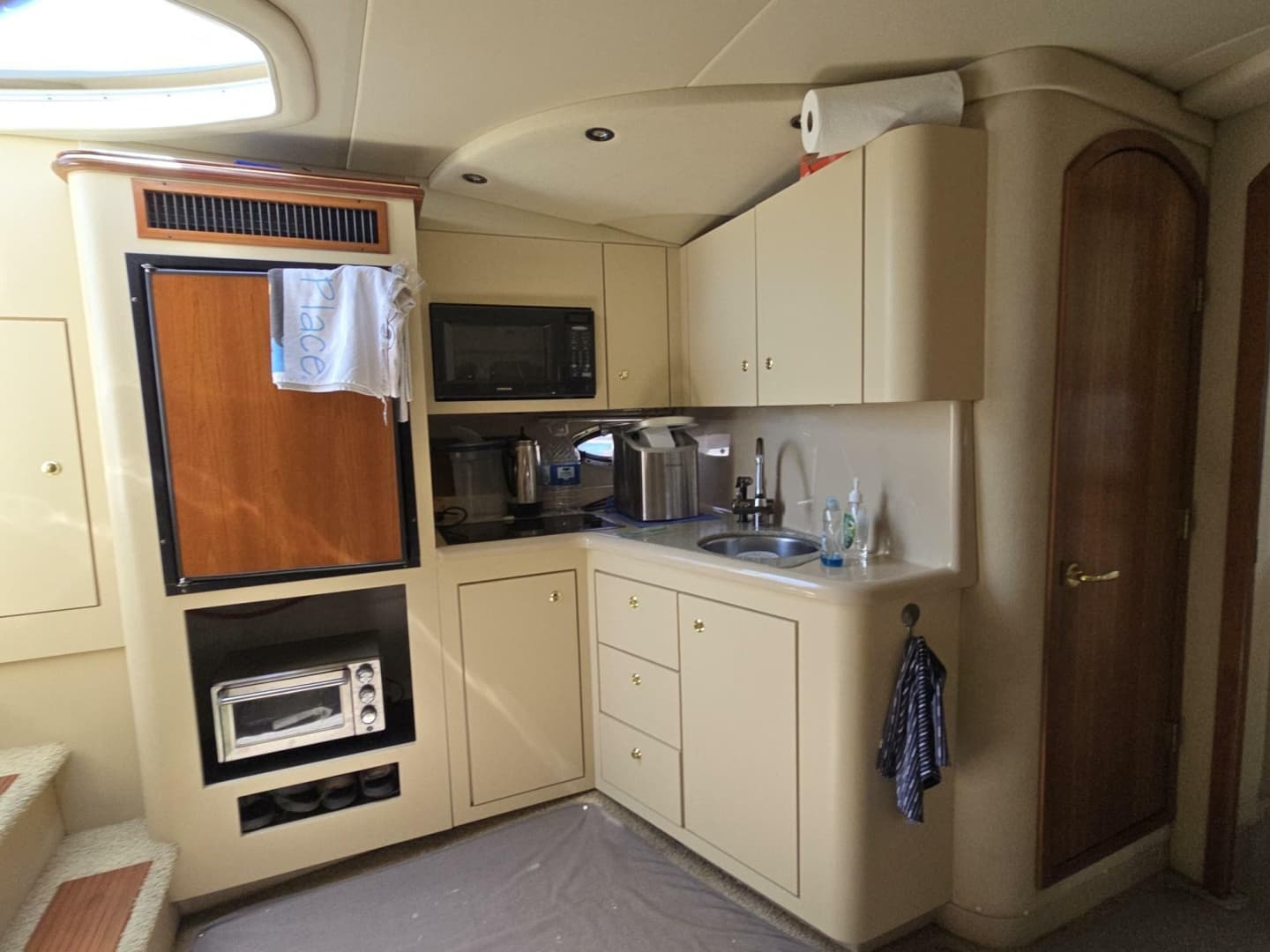 2002 Cruisers Yachts 3572