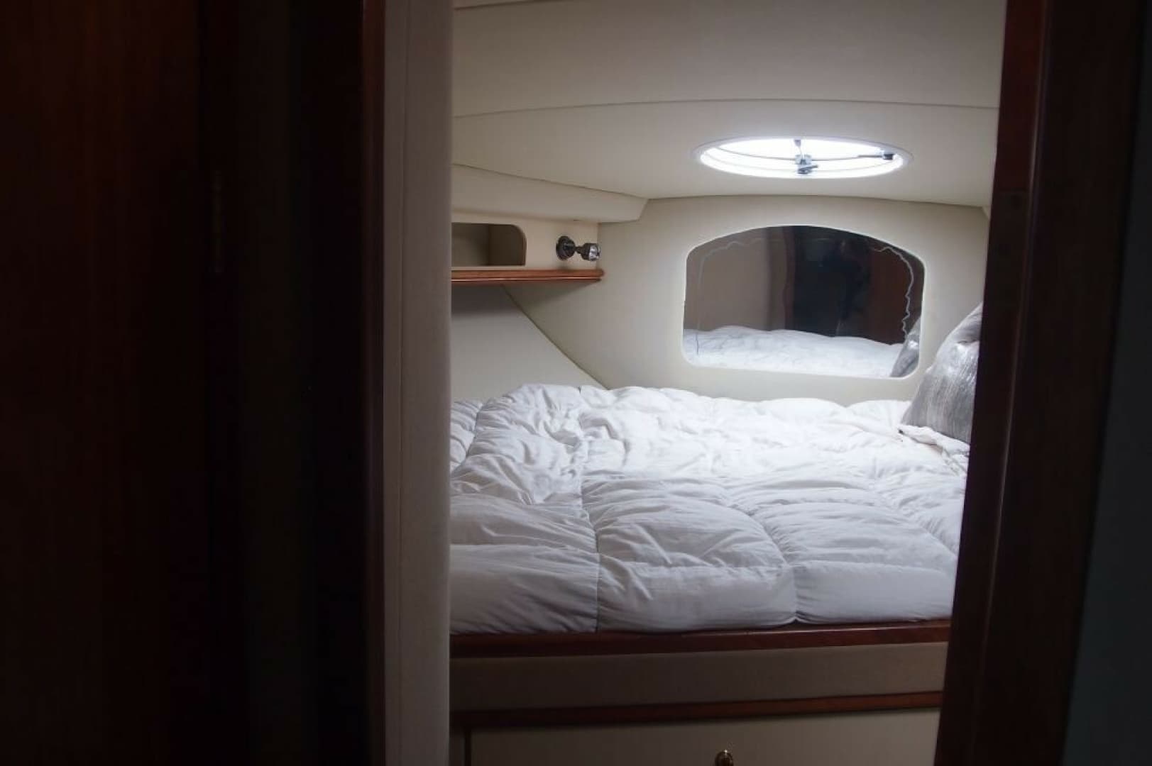 2002 Cruisers Yachts 3572