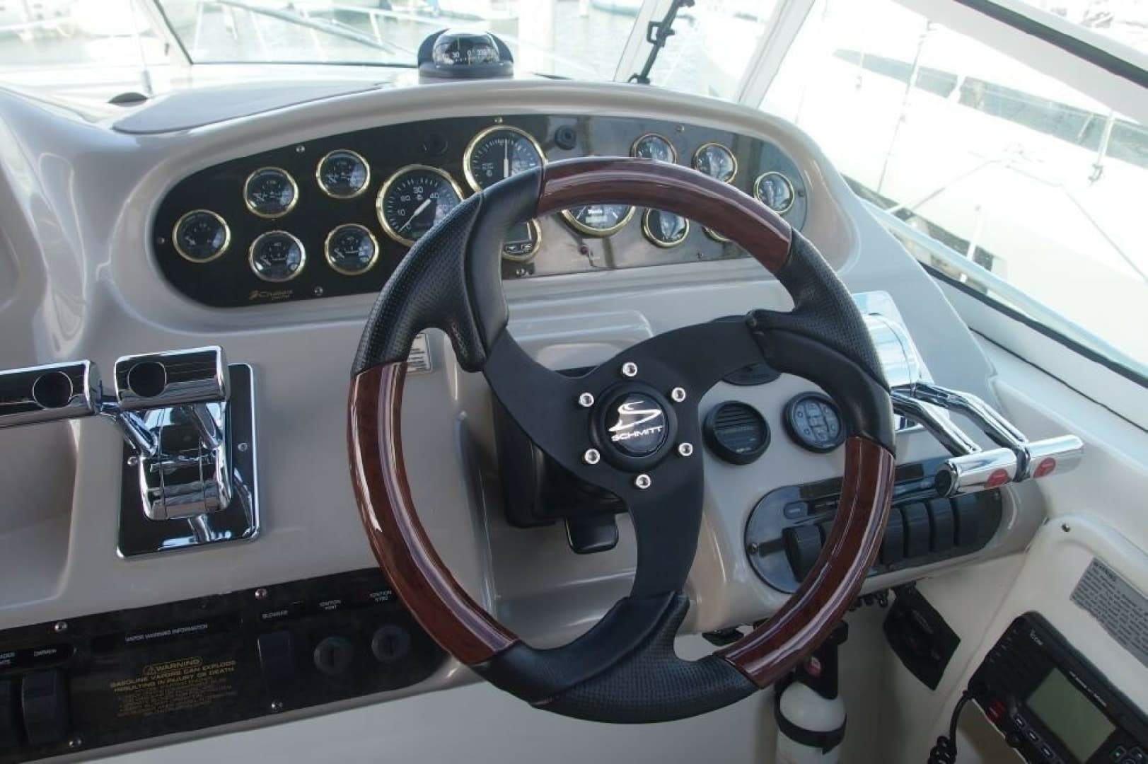 2002 Cruisers Yachts 3572