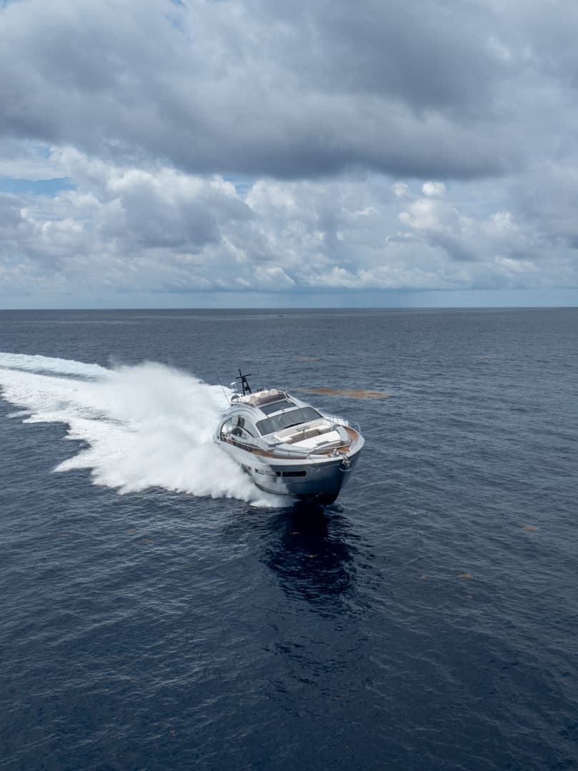 2020 Pershing 8X