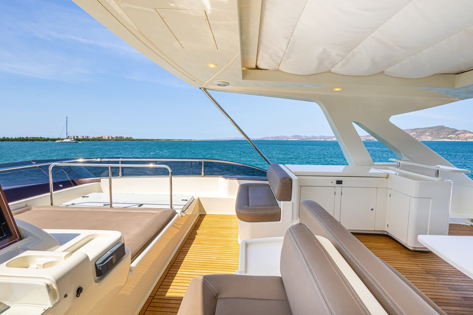 2013 Ferretti Yachts F800