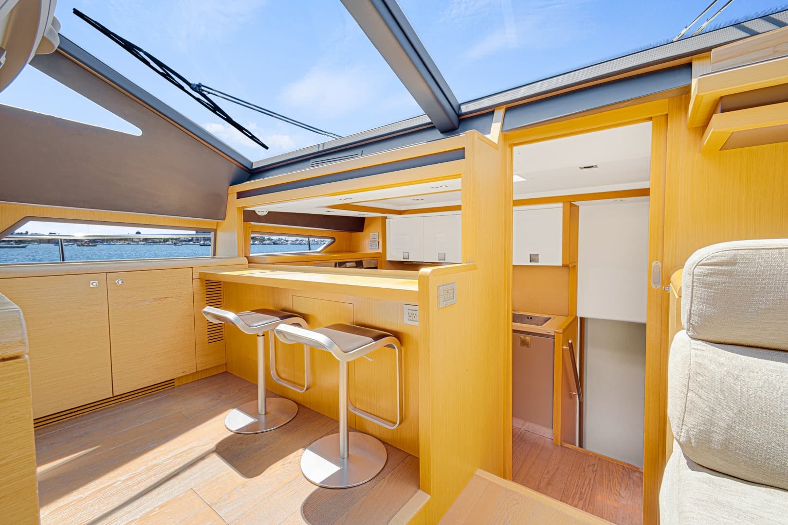 2013 Ferretti Yachts F800