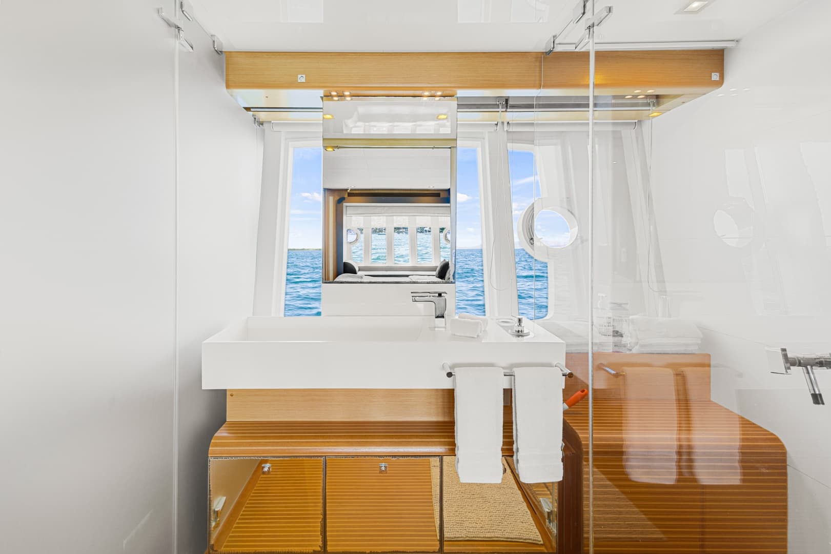 2013 Ferretti Yachts F800