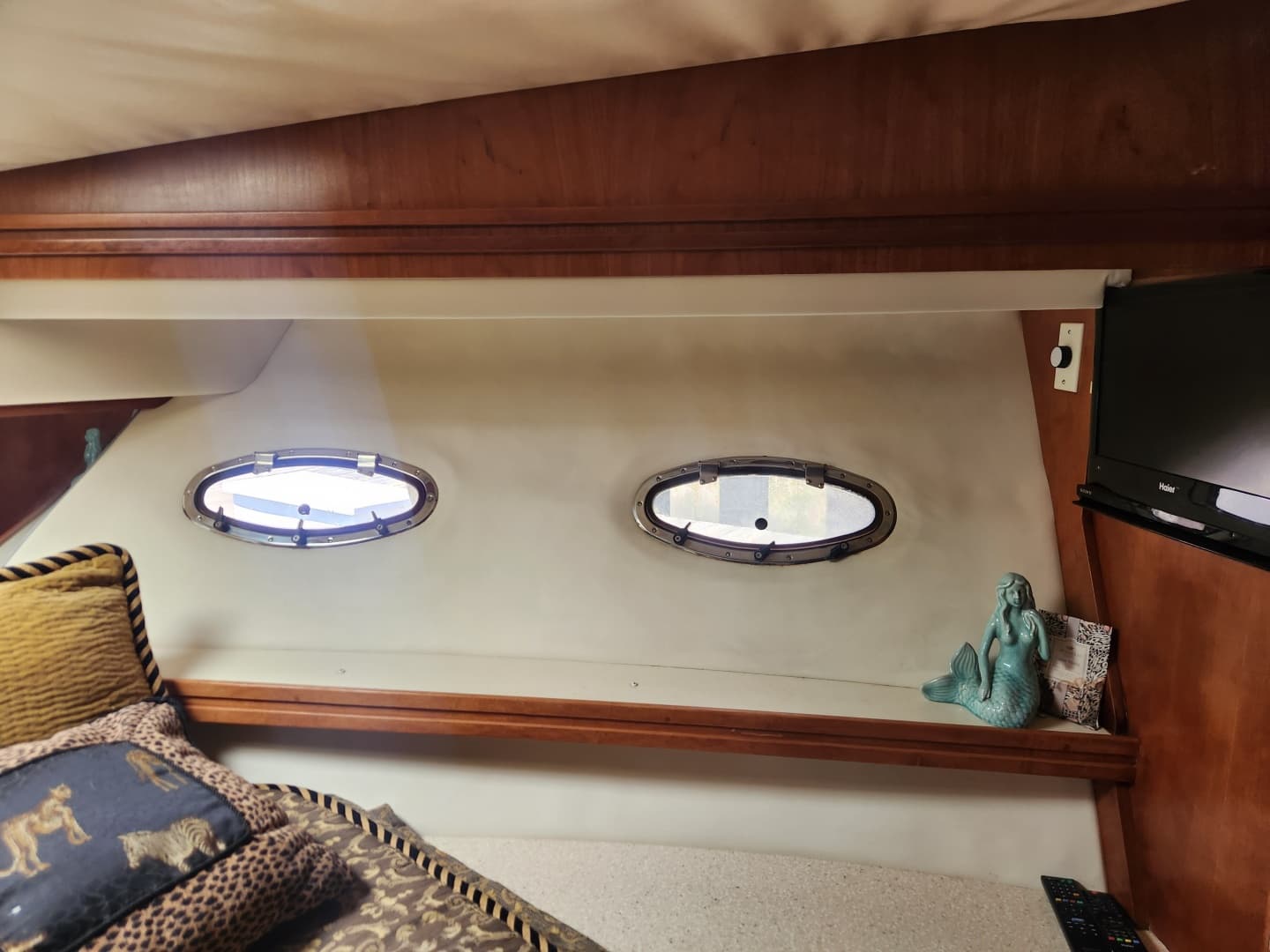 1998 Carver Voyager