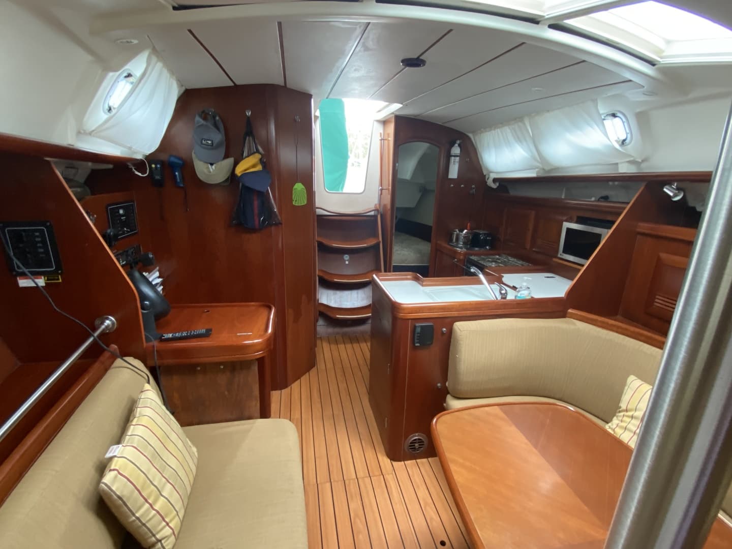 2004 Beneteau 373