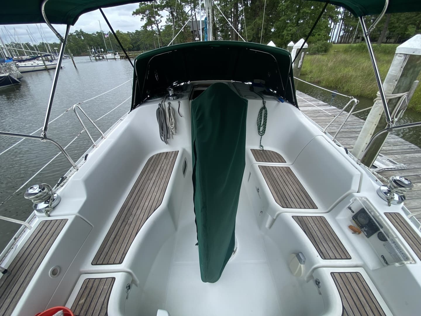 2004 Beneteau 373