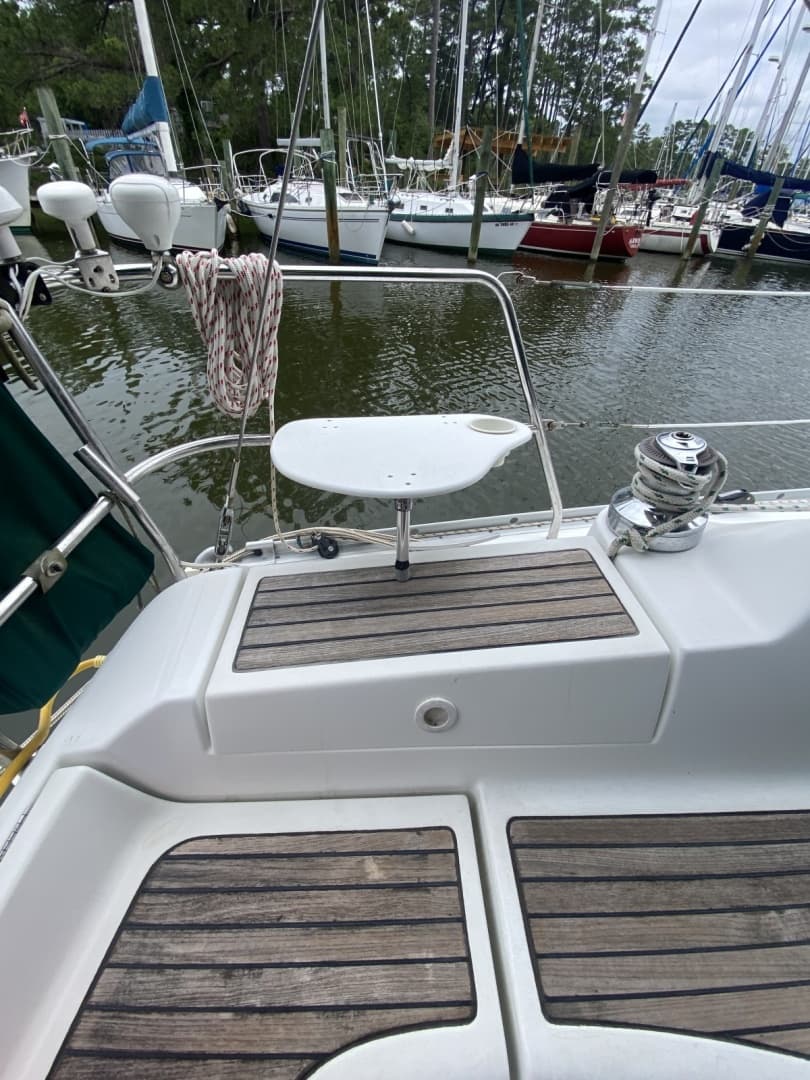 2004 Beneteau 373