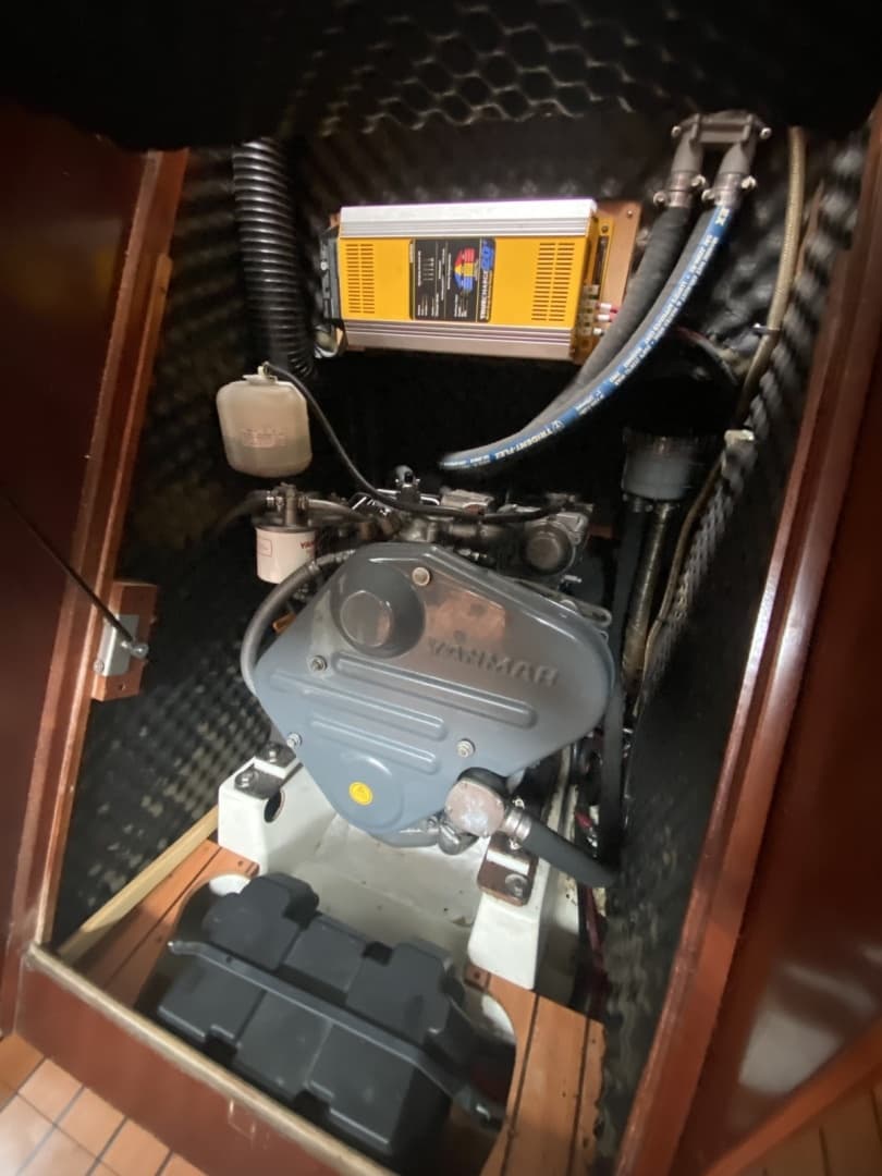 2004 Beneteau 373