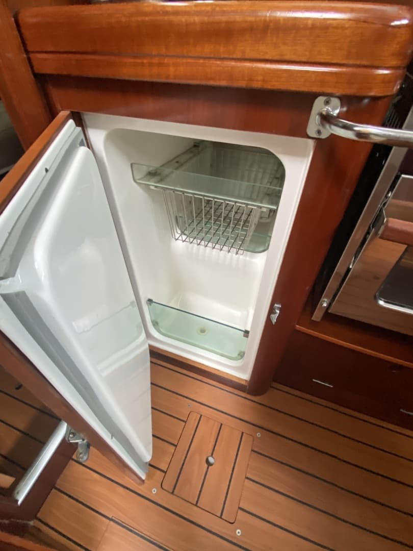 2004 Beneteau 373