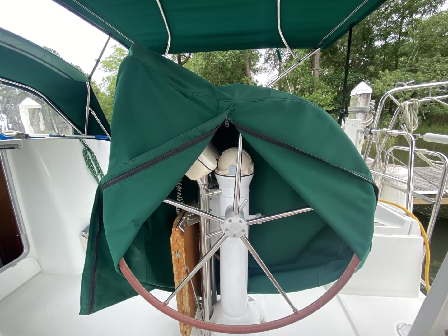 2004 Beneteau 373