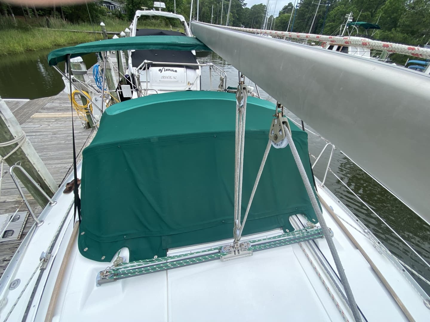 2004 Beneteau 373