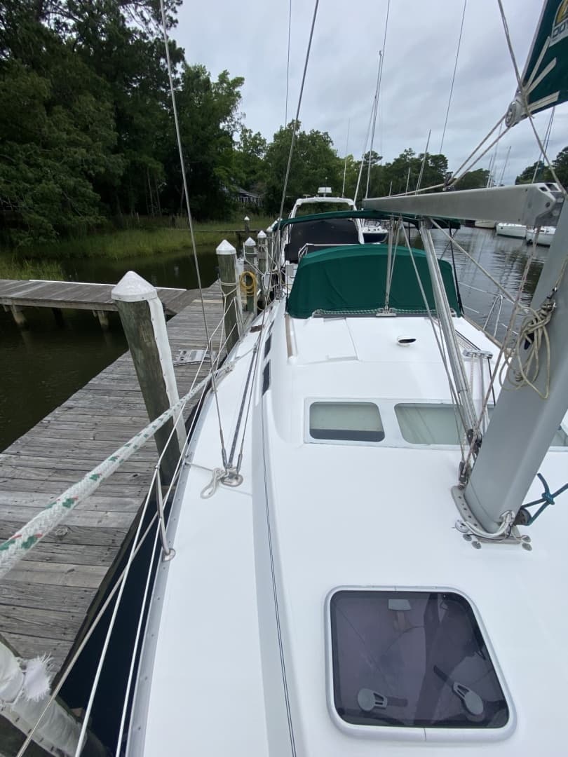 2004 Beneteau 373
