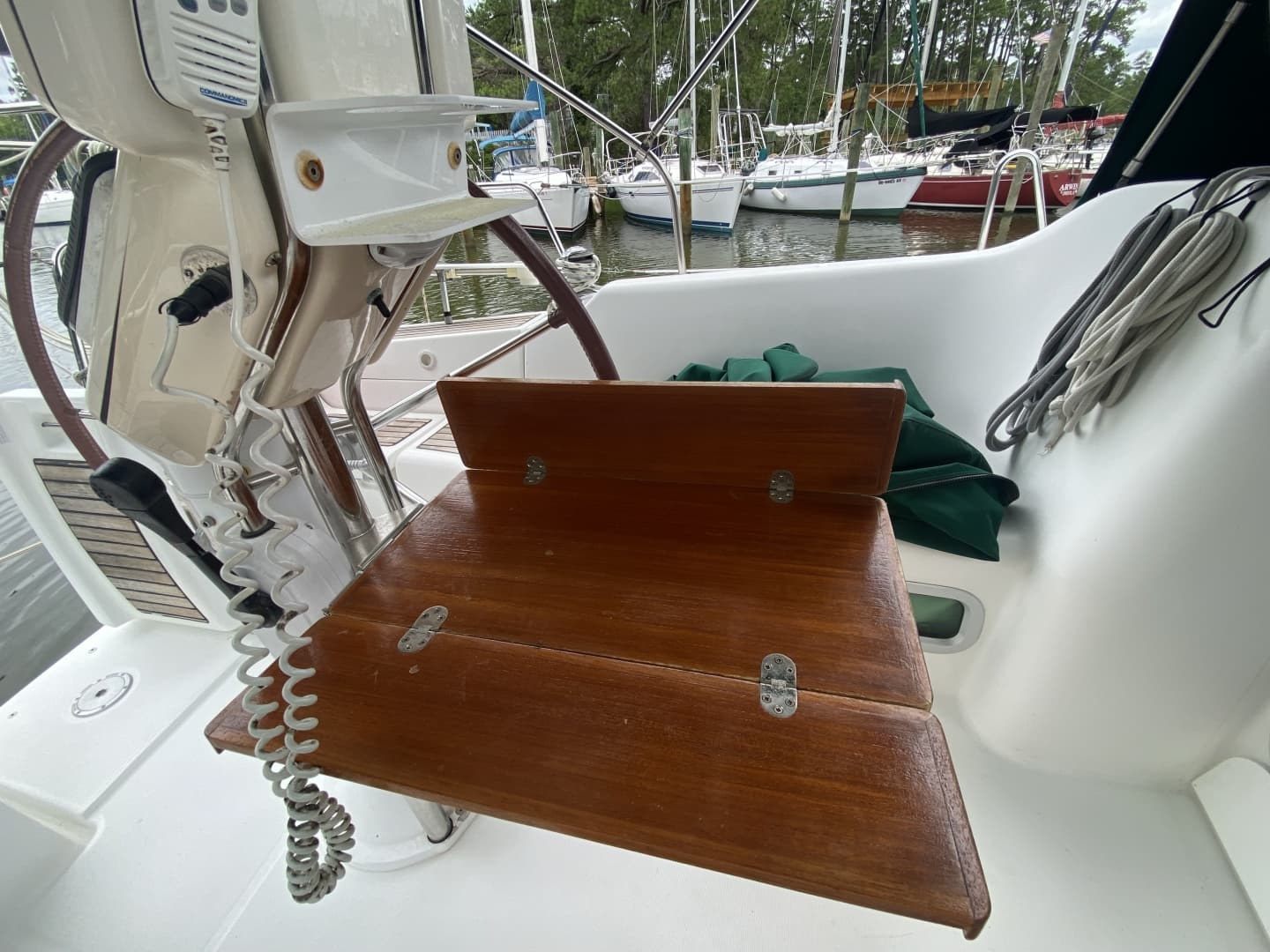 2004 Beneteau 373