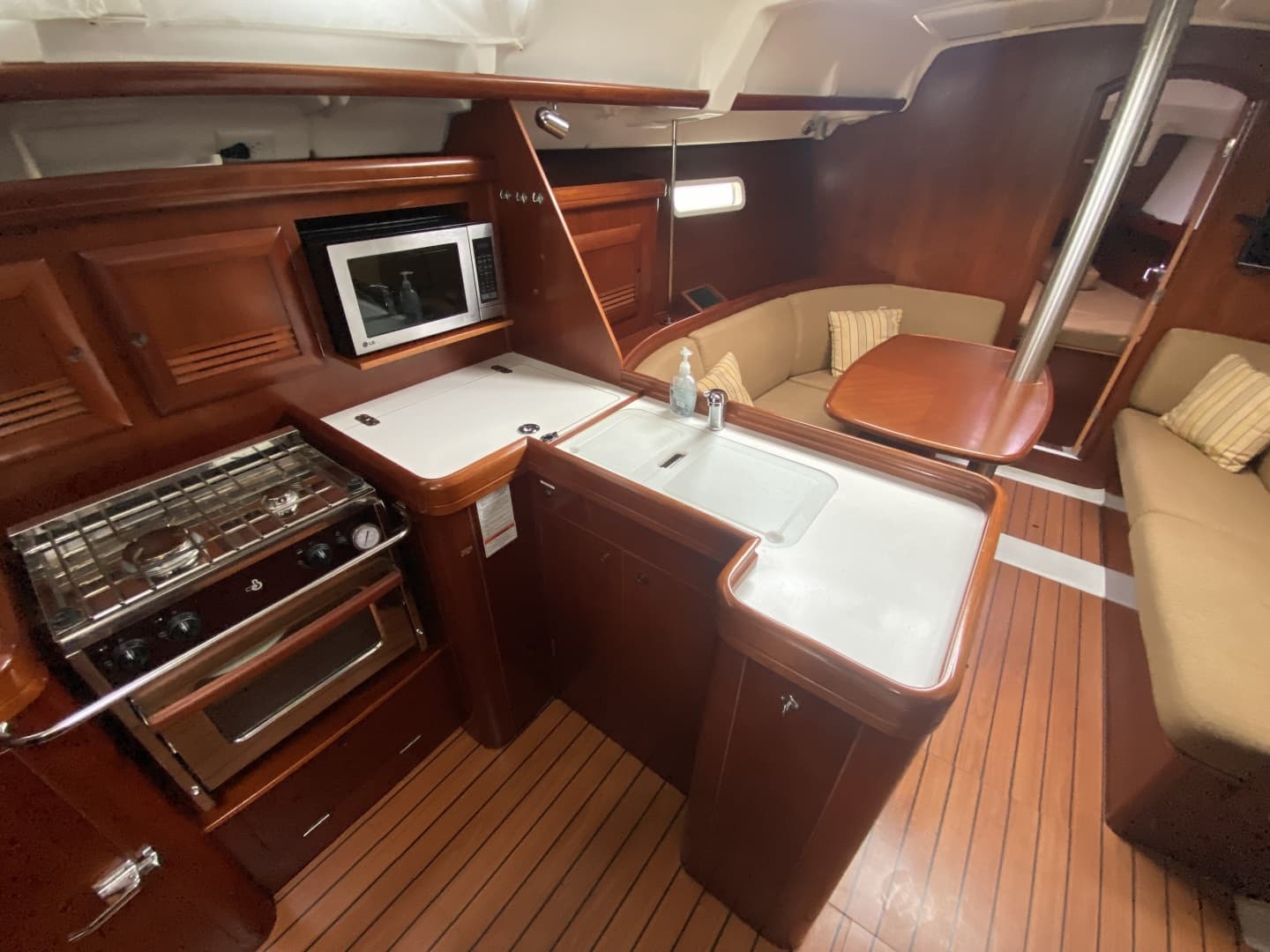 2004 Beneteau 373