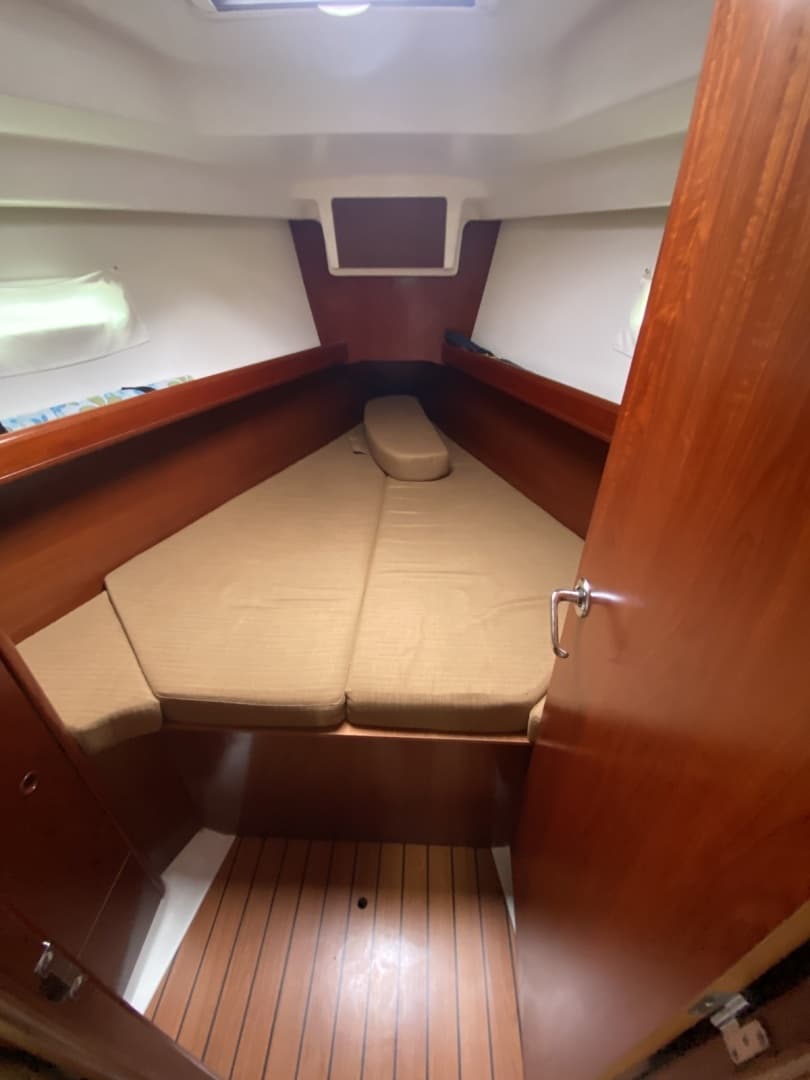 2004 Beneteau 373