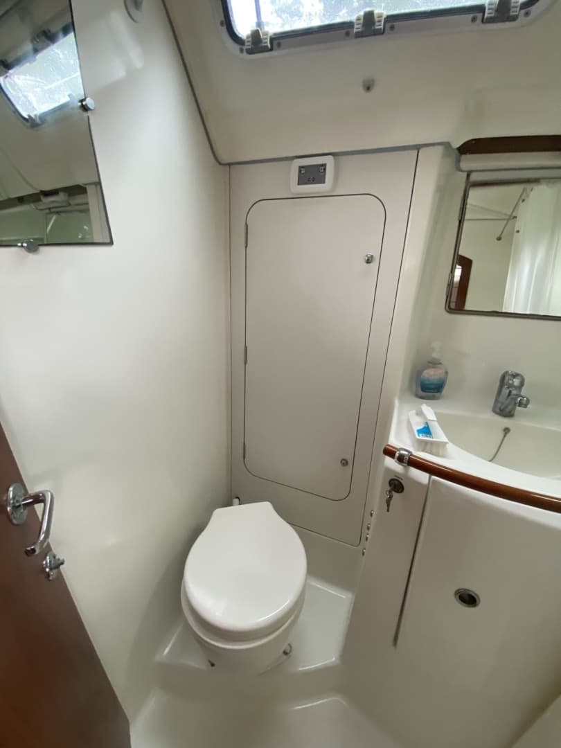 2004 Beneteau 373